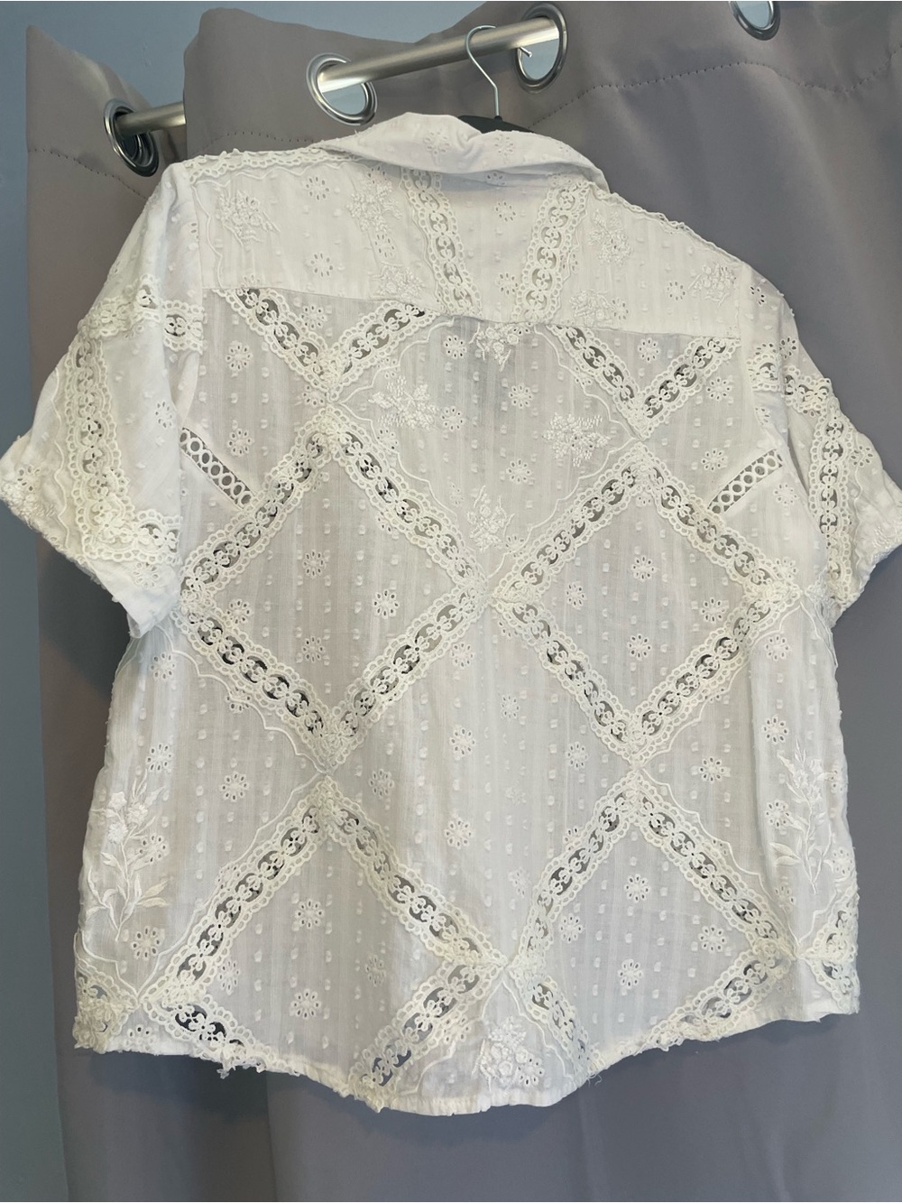 Hermant & Nandita White Eyelet Lace Button-Front Short Sleeve Top M - Picture 4 of 6